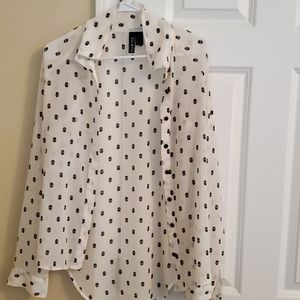 Skull pattern sheer blouse. Black/white